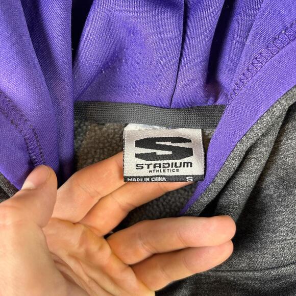 Washington Huskies Hoodie Small Mens Gray Long Sleeve Pullover Sweatshirt - Picture 3 of 7